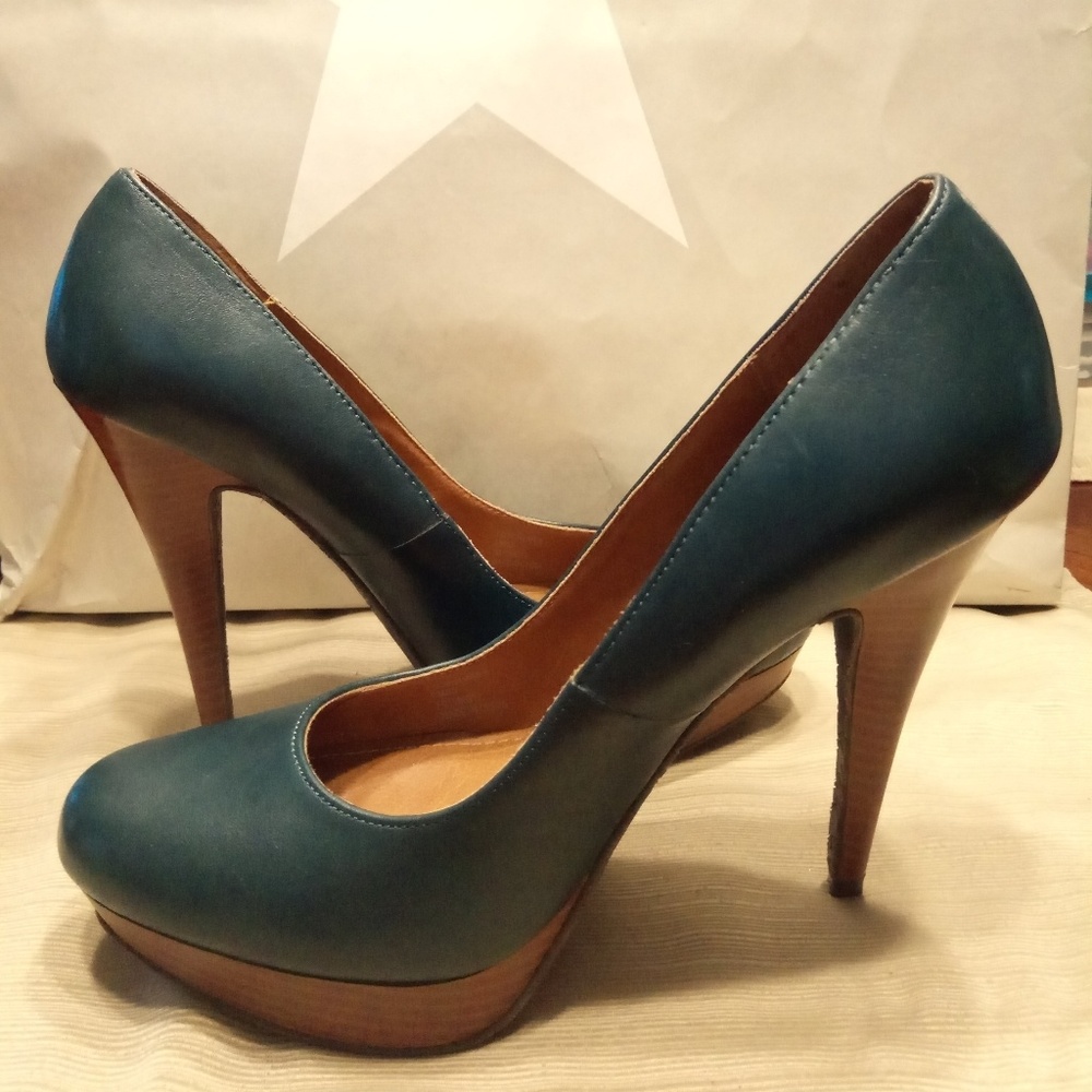 Calvin Klein navy blue leather pumps